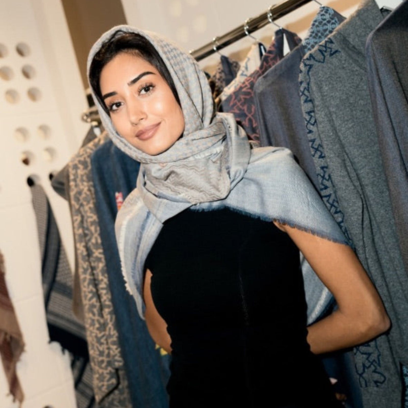 GRAY MERINO WOOL & SILK IBN BATTUTA KEFFIYEH