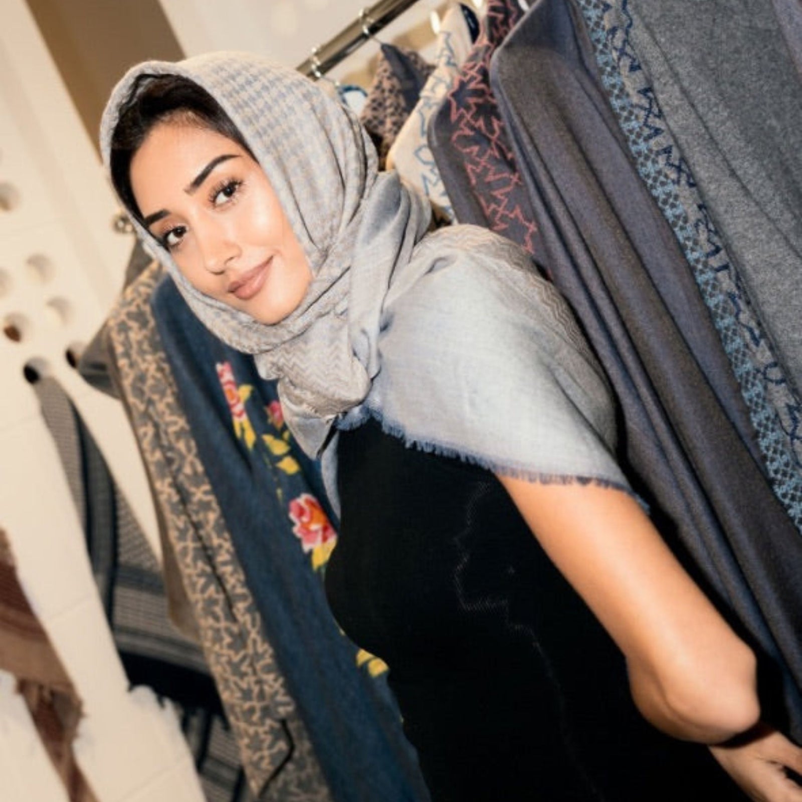 GRAY MERINO WOOL & SILK IBN BATTUTA KEFFIYEH