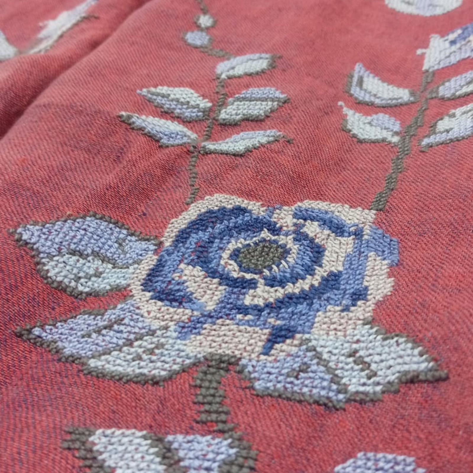 RED LINEN SHAWL HANA ROSE