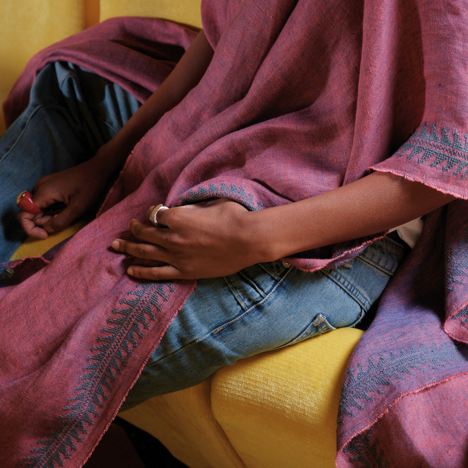 RED LINEN SHAWL YELLOW ROSE